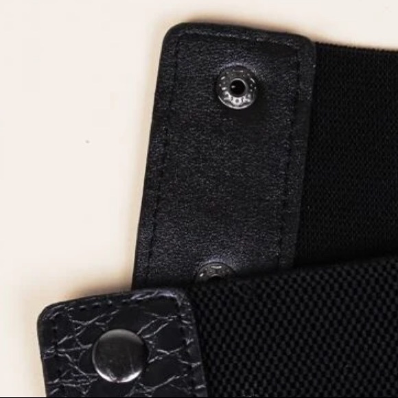 Last one! Black Cage faux leather wide Belt gold hardware - Picture 8 of 8